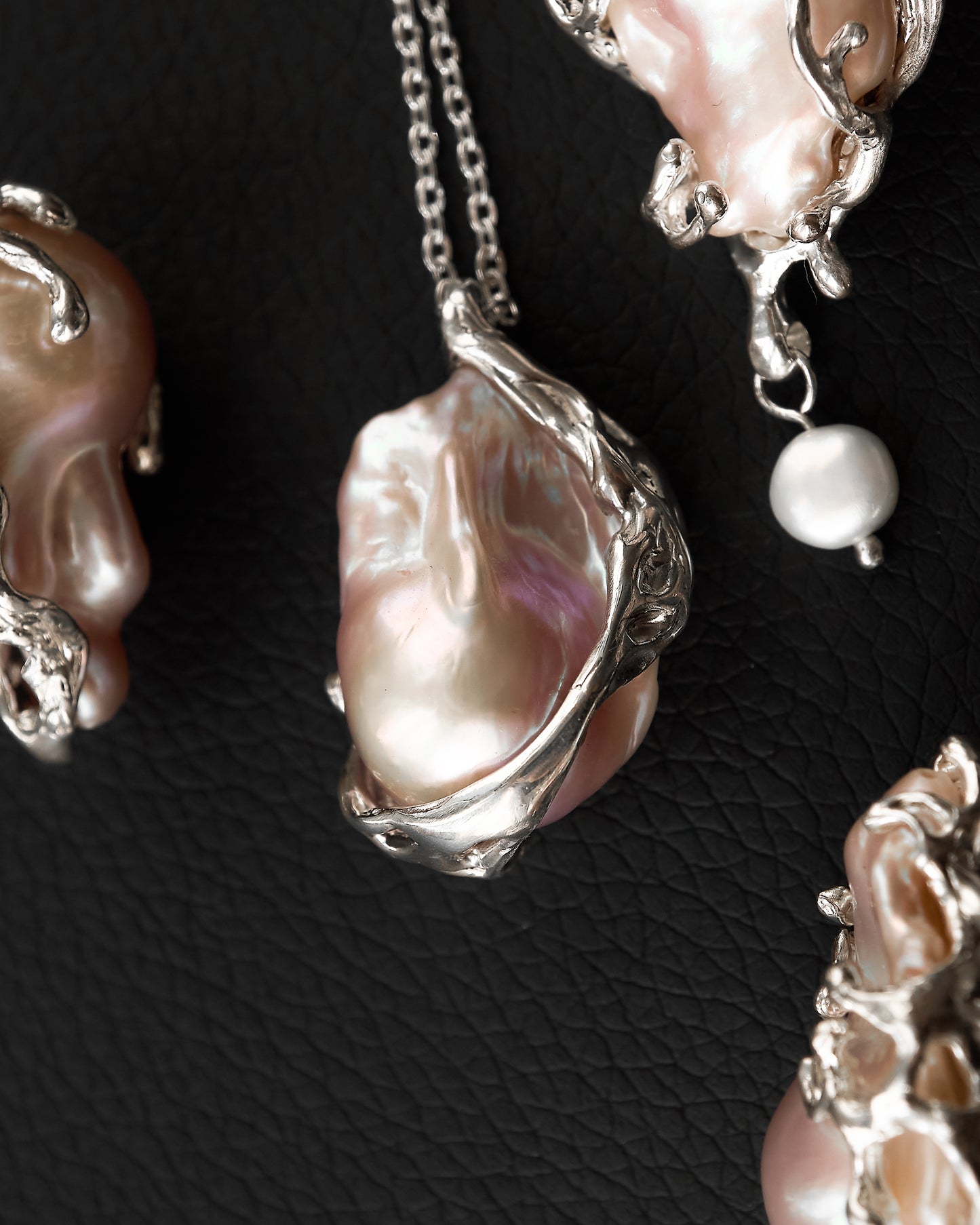 Baroque pearl necklace