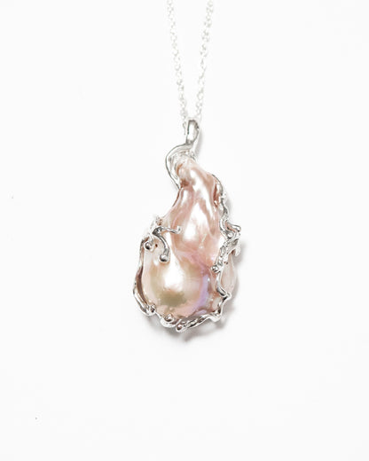 Baroque pearl necklace