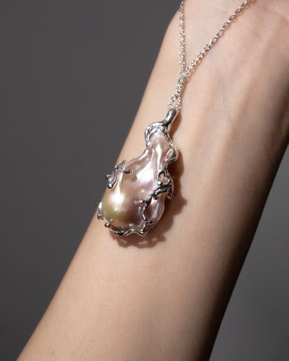 Baroque pearl necklace