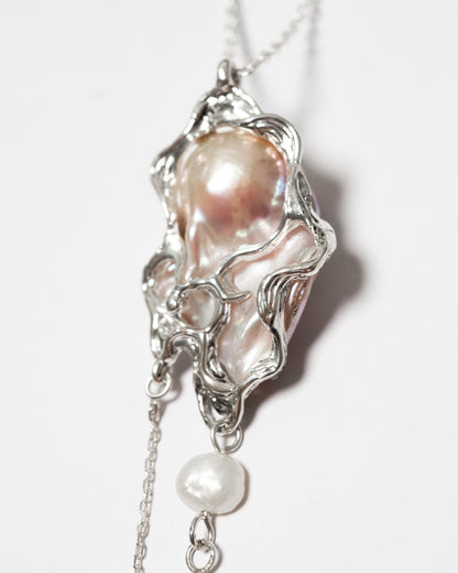 Baroque pearl necklace
