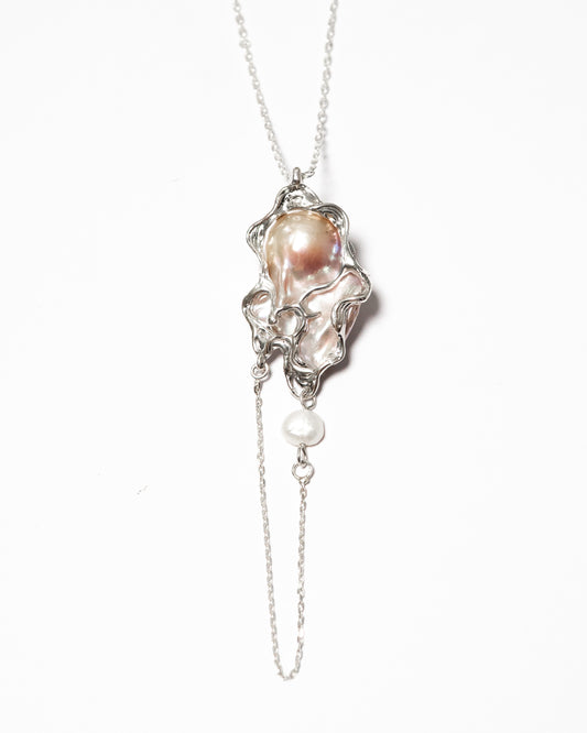 Baroque pearl necklace