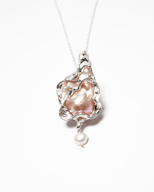 Baroque pearl necklace