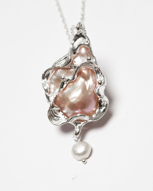 Baroque pearl necklace