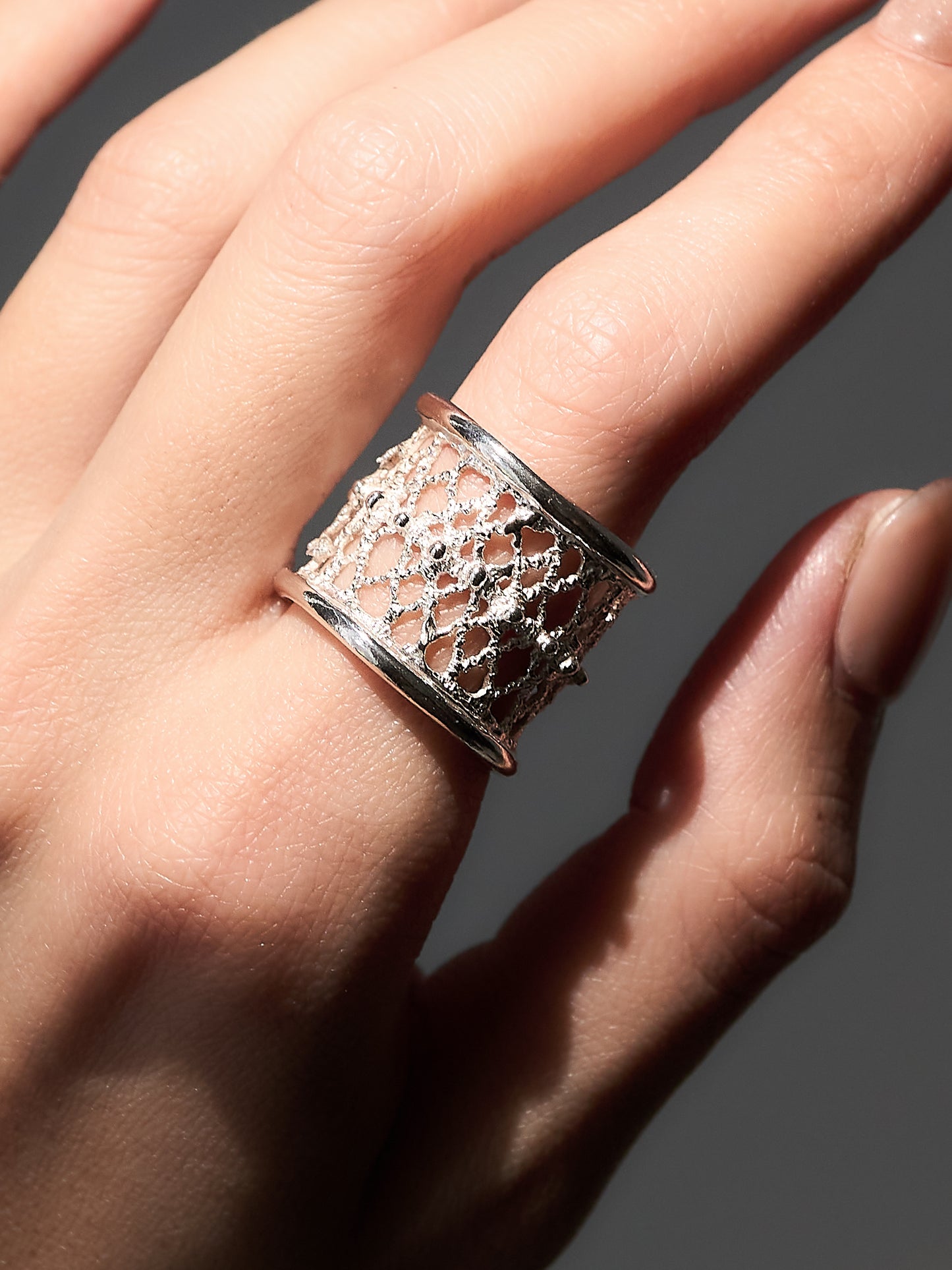 Lace cage band
