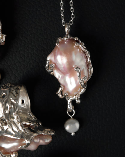Baroque pearl necklace