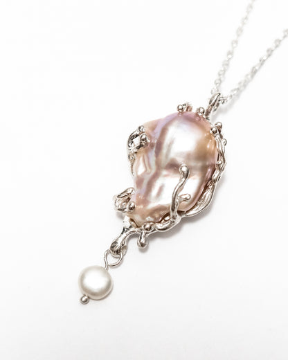 Baroque pearl necklace