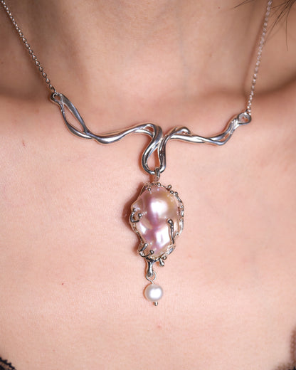 Baroque pearl wavy necklace
