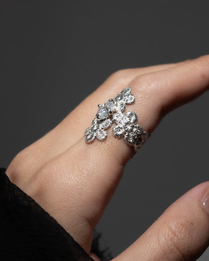 cluster floral Lace Ring with gem