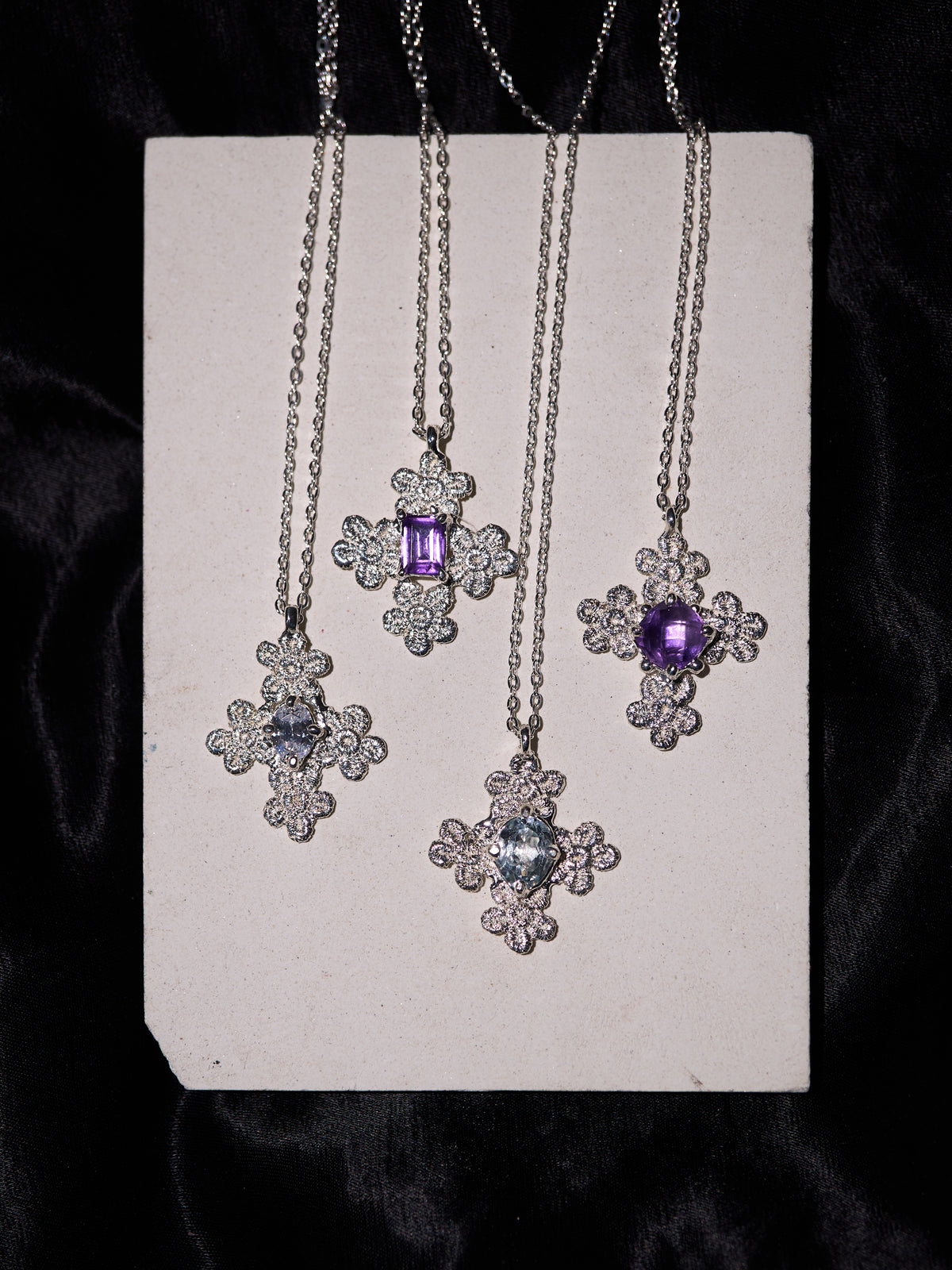 cluster cloral Lace charm